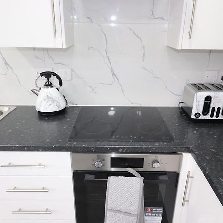 1 Bed Flat, Airport Pick, Drop Available Fibre Broadband, New, Washer Dryer, 10 Mins From City Centre Dartford Esterno foto