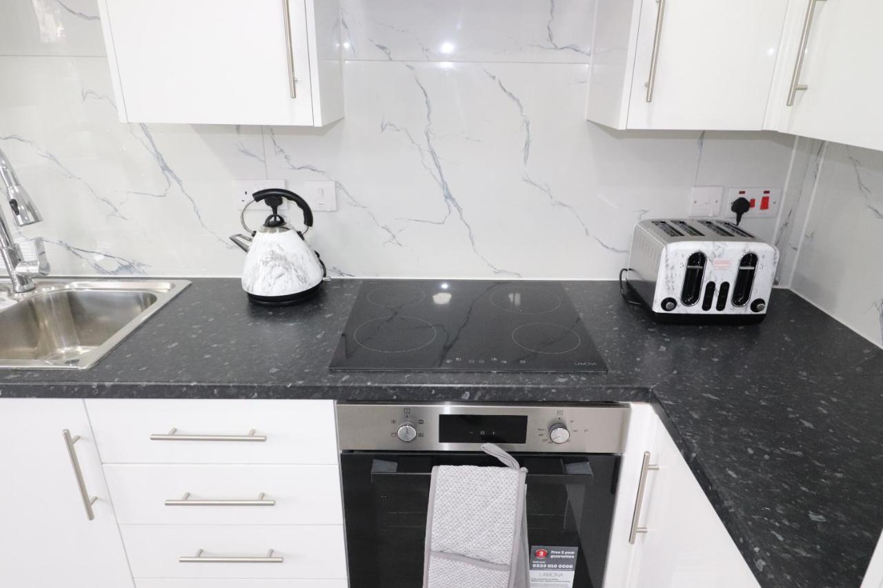 1 Bed Flat, Airport Pick, Drop Available Fibre Broadband, New, Washer Dryer, 10 Mins From City Centre Dartford Esterno foto